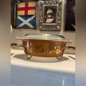Vintage Pyrex 043 Americana 1 1/2 QT‎ Casserole with lid, Brown w/ Gold Eagle